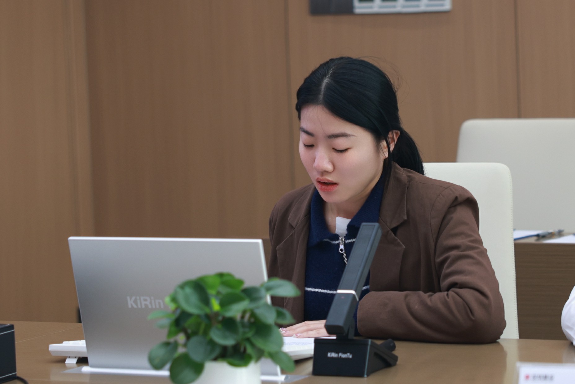 財(cái)務(wù)管理部見(jiàn)習(xí)會(huì)計(jì)崗黃婉媛.jpg 財(cái)務(wù)管理部見(jiàn)習(xí)會(huì)計(jì)崗黃婉媛.jpg