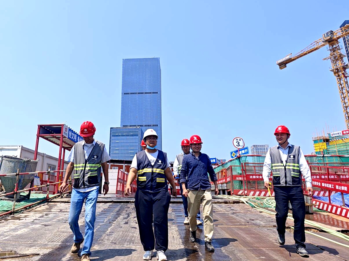 8余南華.jpg 8余南華.jpg