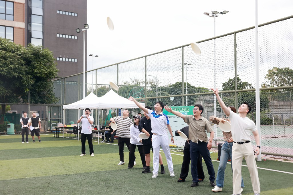 領(lǐng)導(dǎo)飛盤.jpg 領(lǐng)導(dǎo)飛盤.jpg